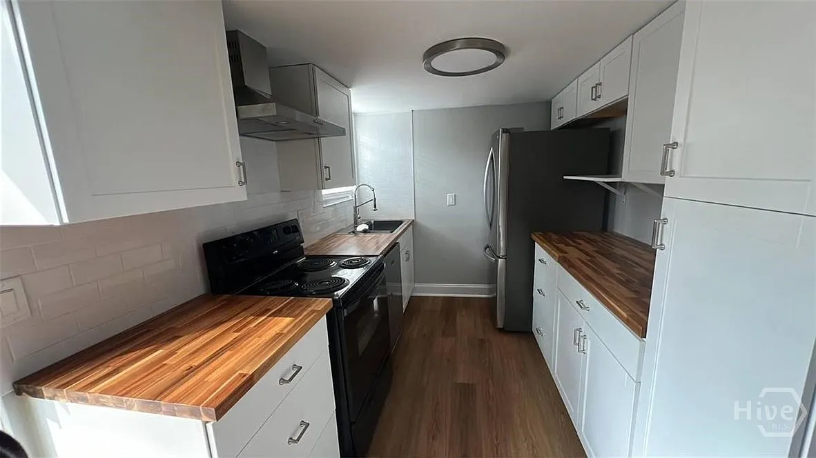 2 bed, 1.5 bath, 1120 sqft, $1,800 — Photo 2
