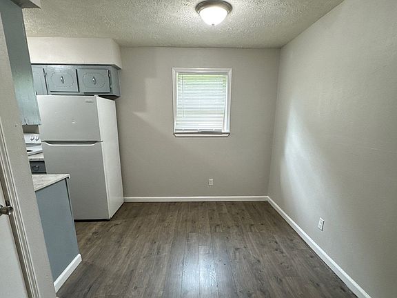 4th image of 196 Greenfield Dr #7