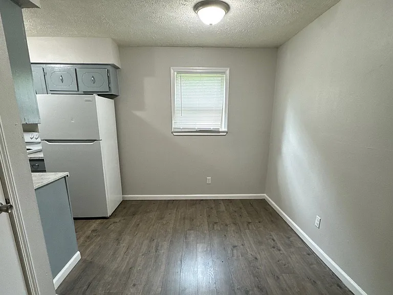 196 Greenfield Dr #7 — Photo 4