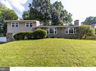 703 Fitzwatertown Rd, Willow Grove, PA 19090