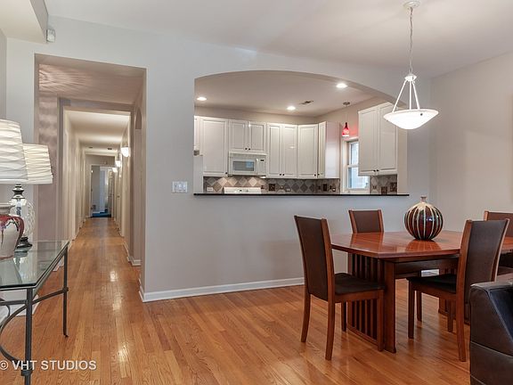 3rd image of 3924 N Southport Ave APT 2N