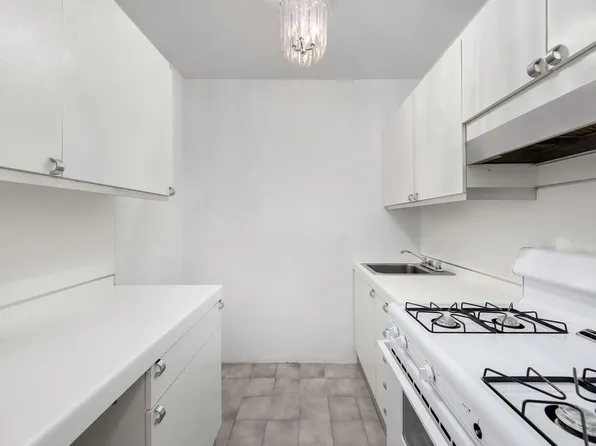 77 West 55th Street 16A image 3 of 5