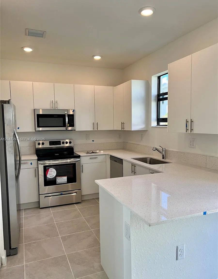 3 bed, 1442 sqft, $2,700 — Photo 2