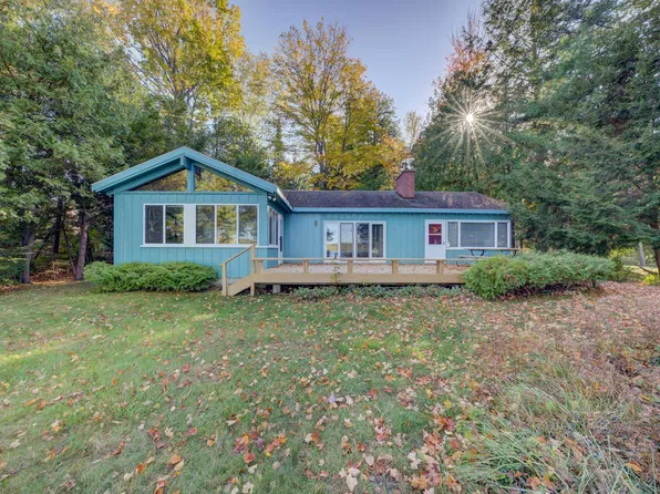 6261 E Baxter Dr, Lake Leelanau, MI 49653