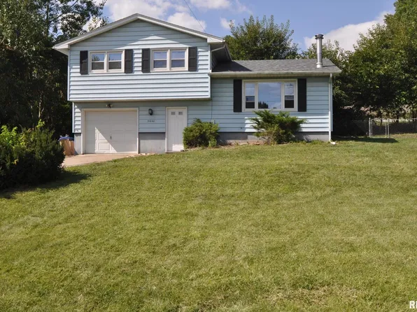 5660 Short St, Bettendorf, IA 52722