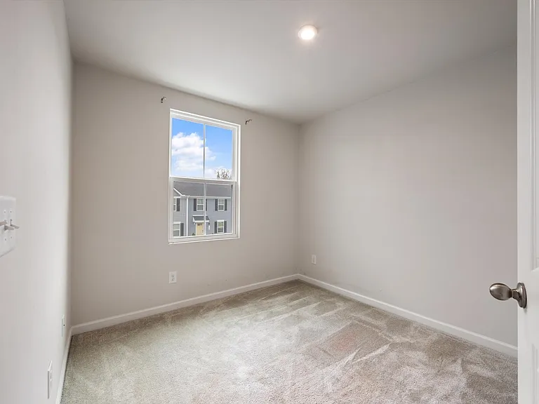 1607 Mountain Ash Ln — Photo 22