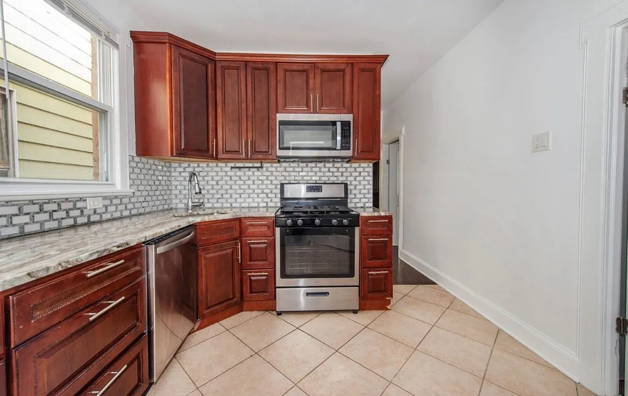 4 bed, 1700 sqft, $2,400 — Photo 4