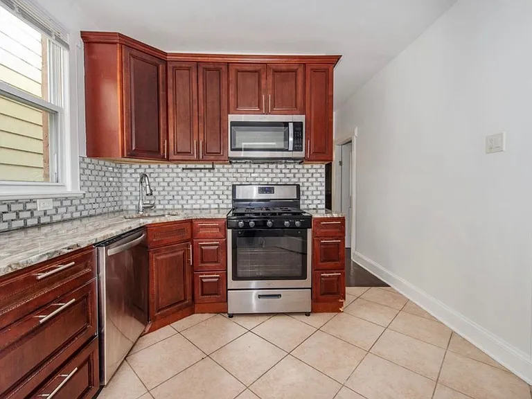 210 Wilkinson Ave #B — Photo 4