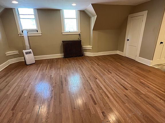 3rd image of 409 SE 1st St #K