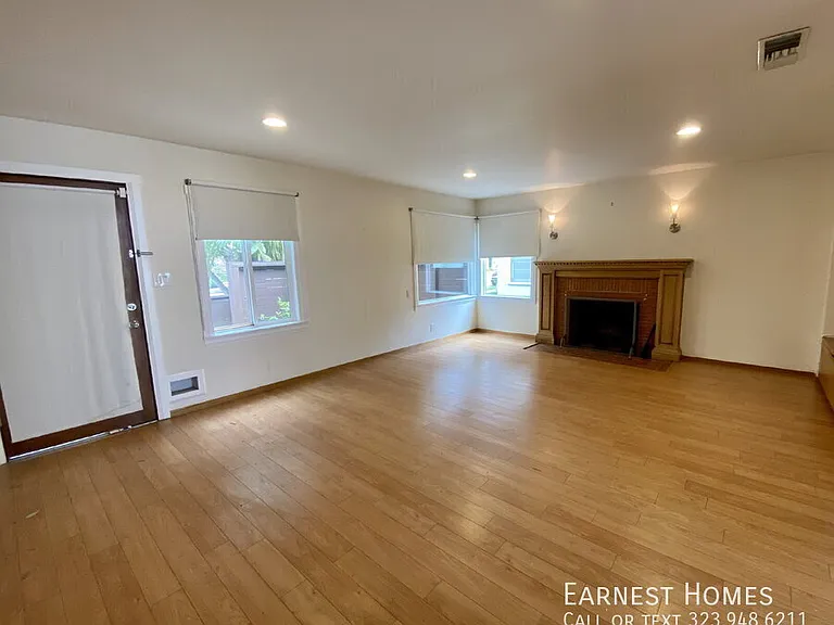 2577 S Bundy Dr — Photo 3