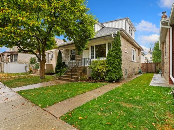 5824 W Waveland Ave, Chicago, IL 60634