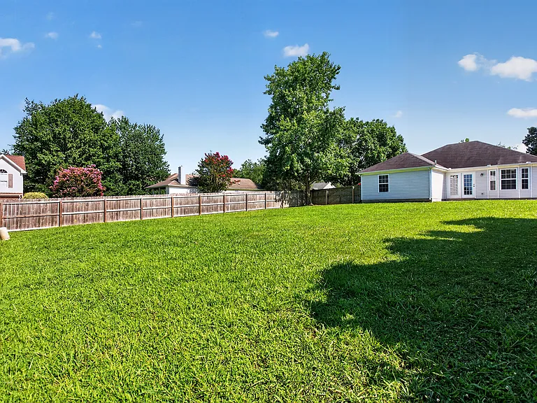 113 Westchester Dr — Photo 23