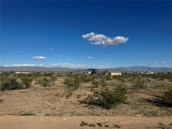 692 S Egar Rd, Golden Valley, AZ 86413