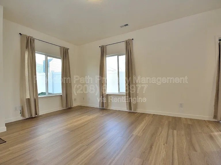 7830 N Mather Ct — Photo 6