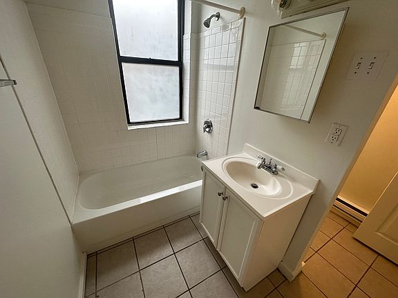 5th image of 3510 Louisa St #1B-1Ba-410Sqft