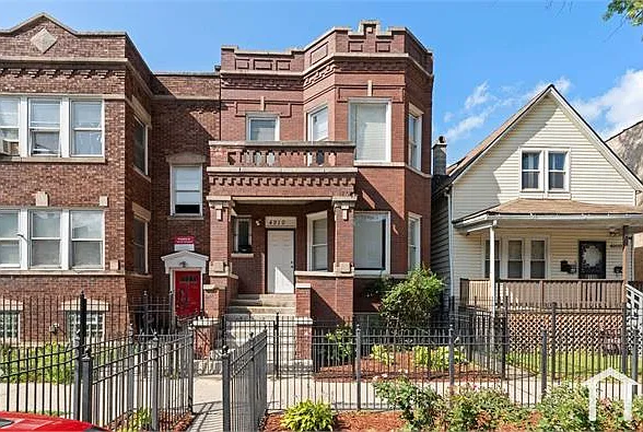 3 bed, 1200 sqft, $2,200 — Photo 3