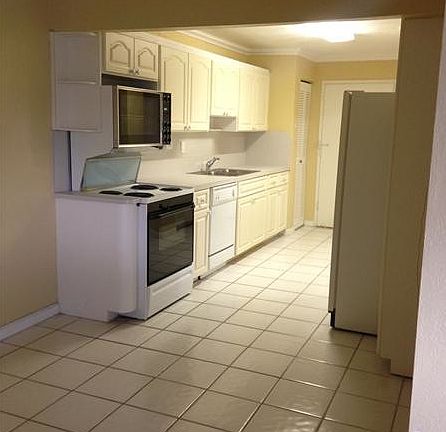 5th image of 7135 Collins Ave #Penthouse 11