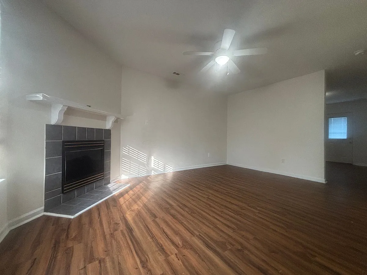 Building Photo - 1111 Pueblo Dr