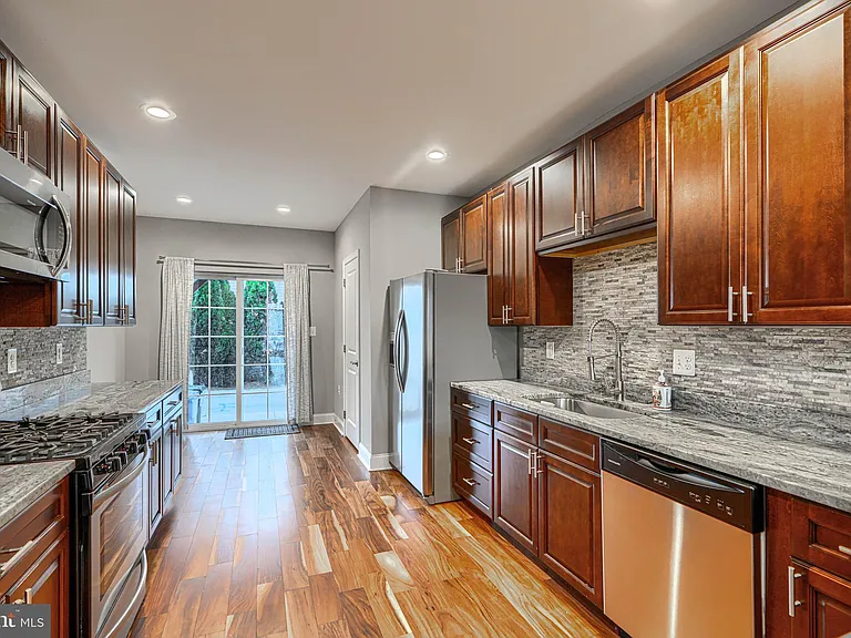 1620 E Clement St — Photo 9