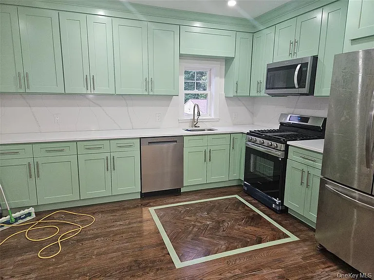 94 Briggs Ave — Photo 3