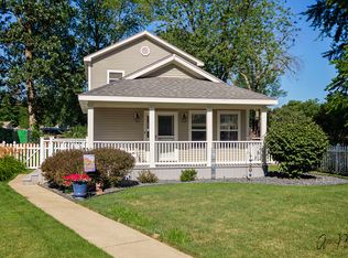 319 Mineral Springs Dr, McHenry, IL 60051