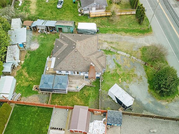 3rd image of 6484 Sooke Rd