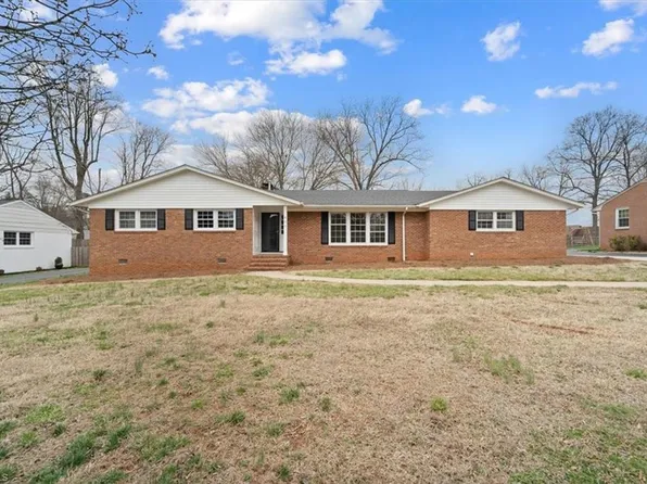 405 Boxwood Dr, Greensboro, NC 27410
