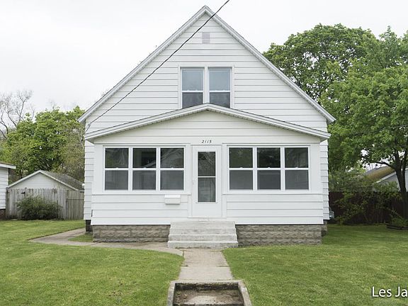 3rd image of 2115 Melita Ave NE