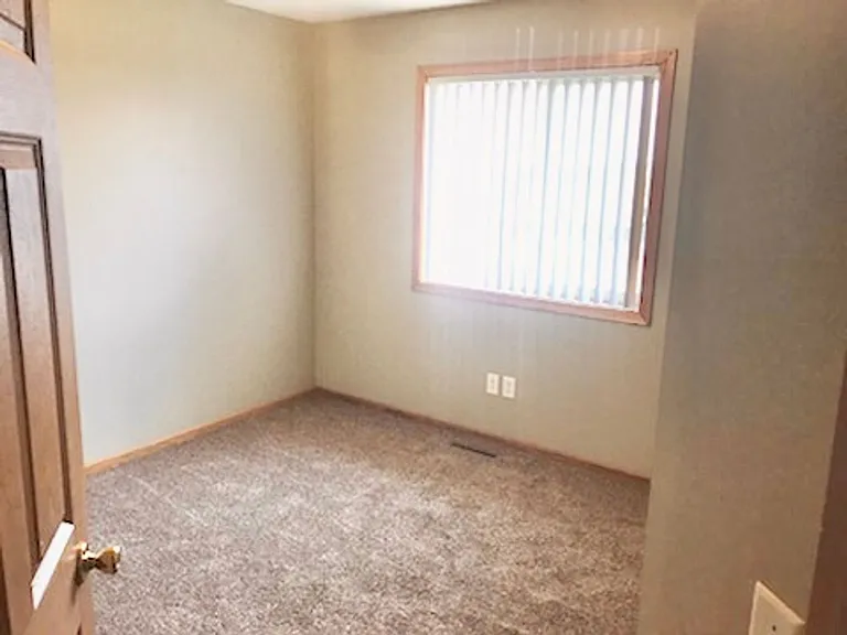 804 Harrison Dr — Photo 12