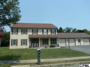 318 Rosewood Ln, Enola, PA 17025
