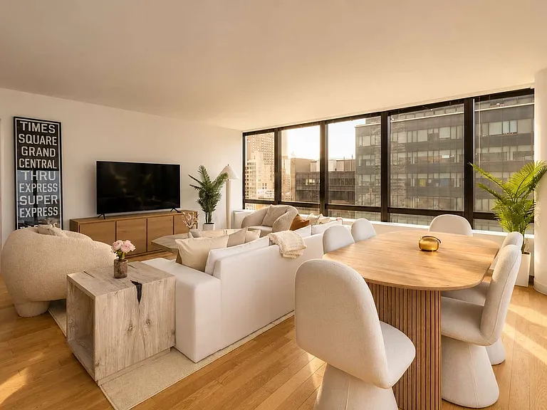 1113 York Ave #17B — Photo 4
