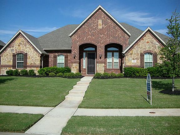 2nd image of 1900 Yosemite Ln