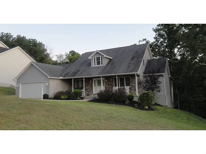 28 Ridge Dr photo 1