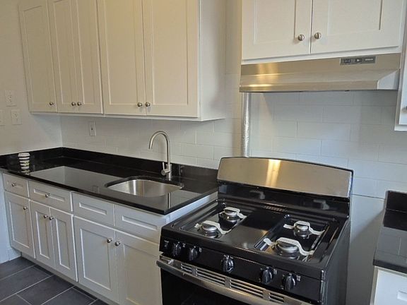 2nd image of 392 Saint Johns Pl APT 3I