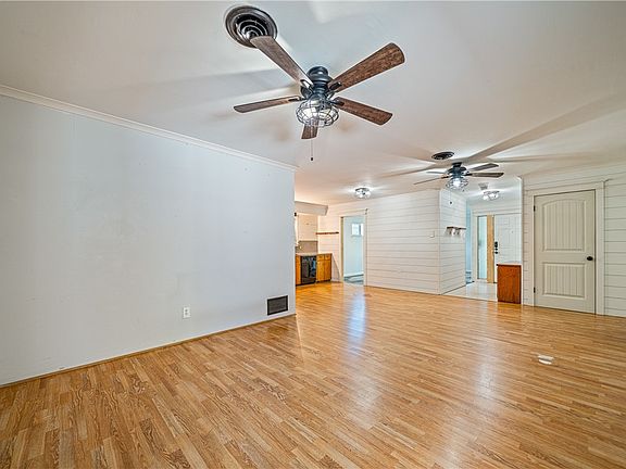 4th image of 135 Granby Pl
