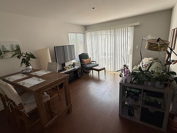 3rd image of 211 Maple St