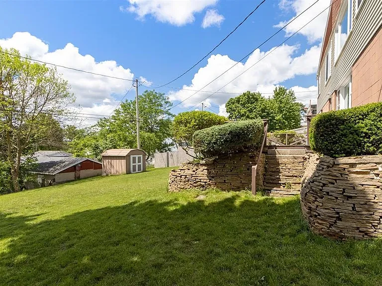 822 W Pleasant St — Photo 36