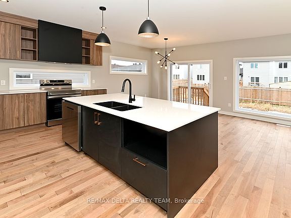 5th image of 463 Denis St