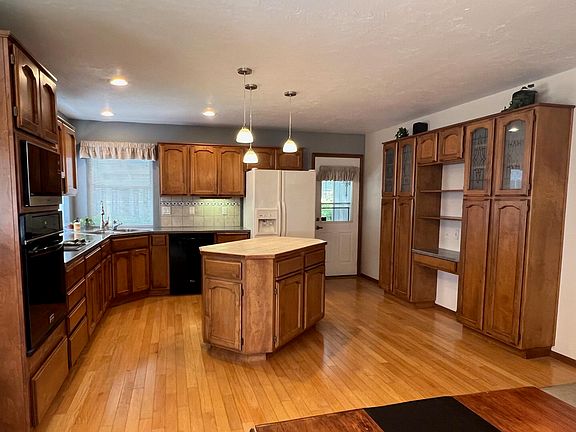 3rd image of 1049 Jeramy Way