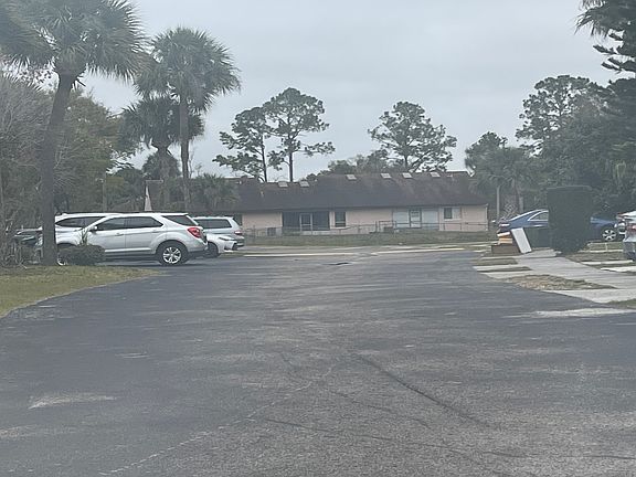 5th image of 167 Dahlia Village Cir