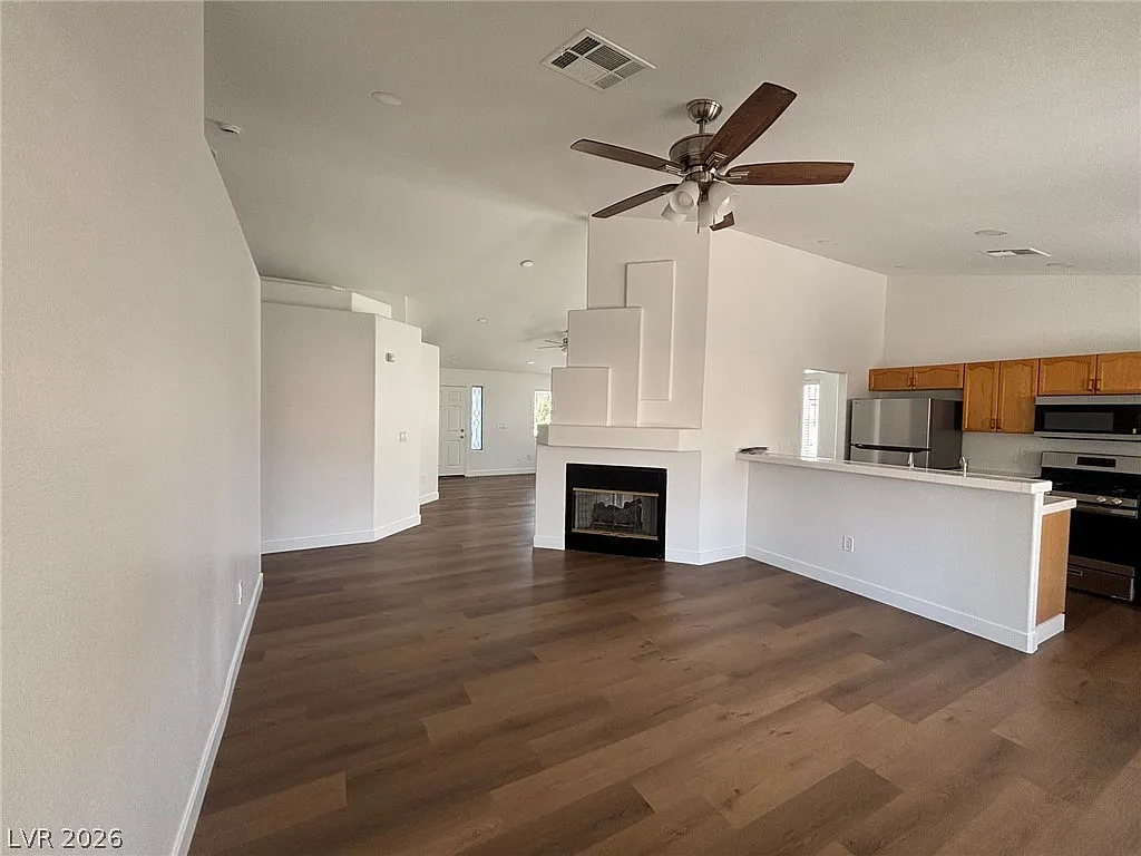 3 bed, 2.0 bath, 1668 sqft, $2,150 — Photo 3