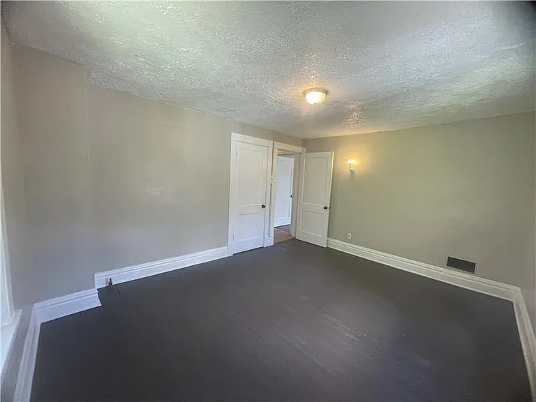 466 Hill St — Photo 14