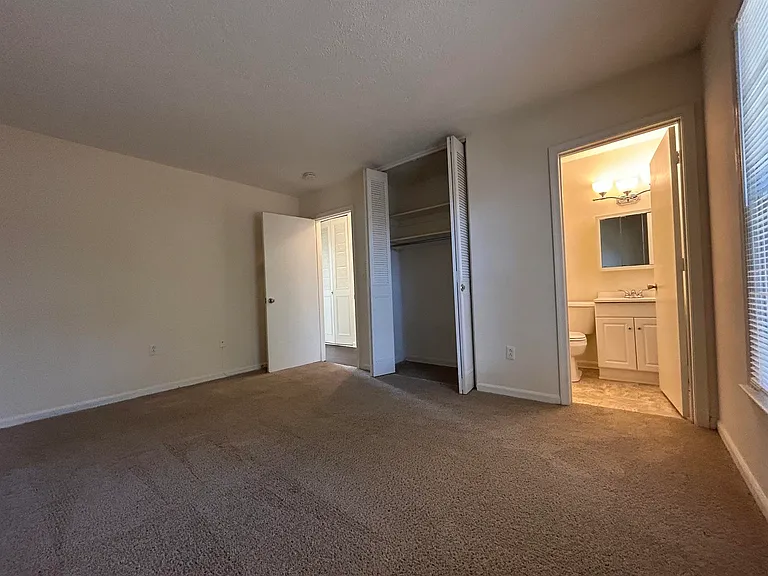 Princeton Circle West Apartments — Photo 11