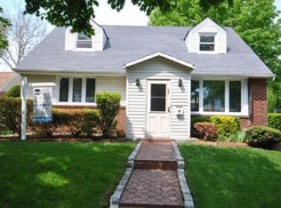 62 Morris Dr, New Hyde Park, NY 11040