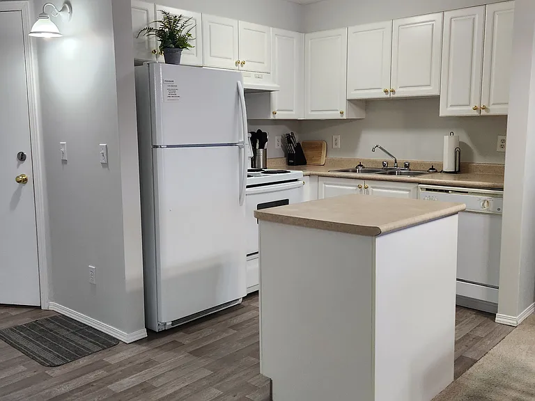 60 Lawford Ave #214 — Photo 4
