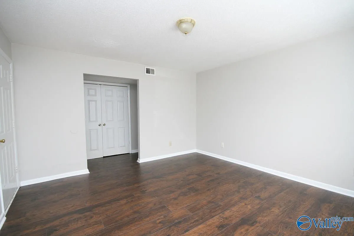 2 bed, 1.0 bath, 808 sqft, $850 — Photo 3
