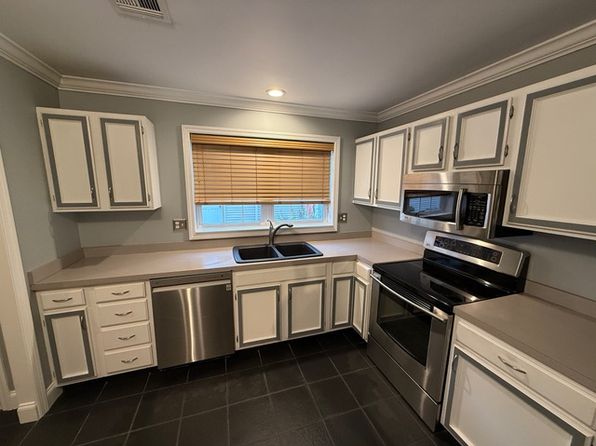 1413 Cambridge Ct