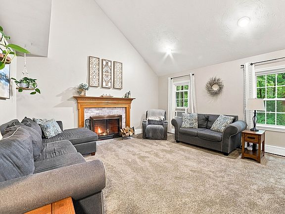 2nd image of 7 Leela Ln