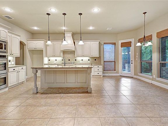 4th image of 1608 Summer Oaks Dr