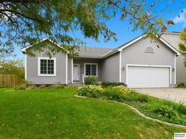 6137 N 146th St, Omaha, NE 68116
